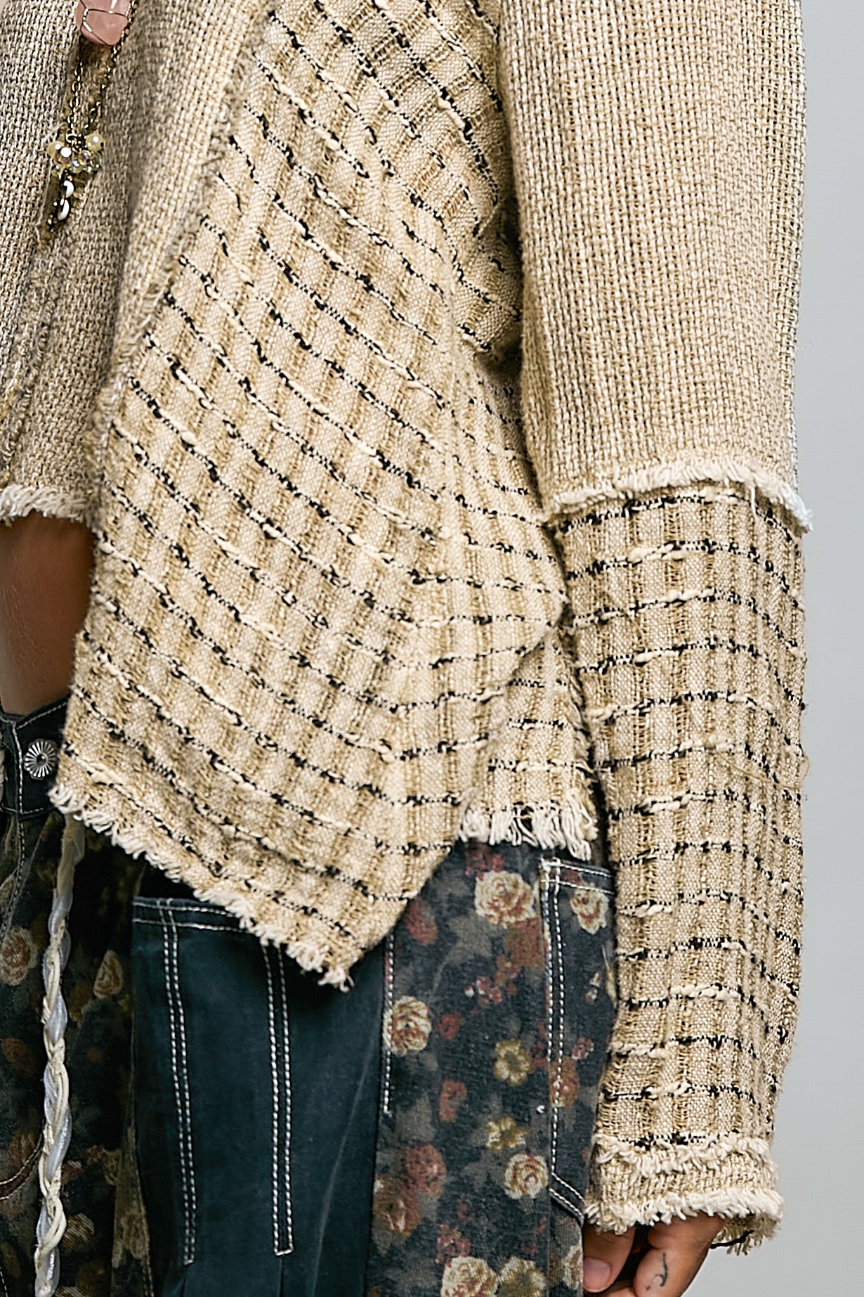 POL V-neck Crop Linen Textured Top